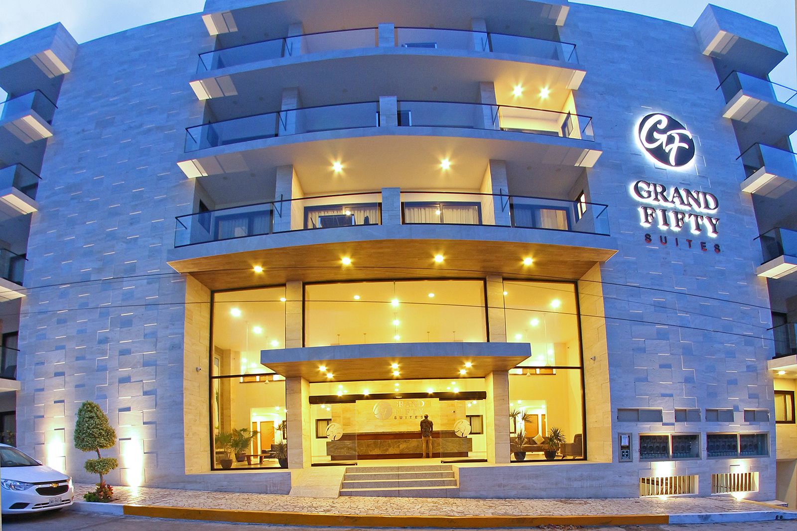 Grand Fifty Suites