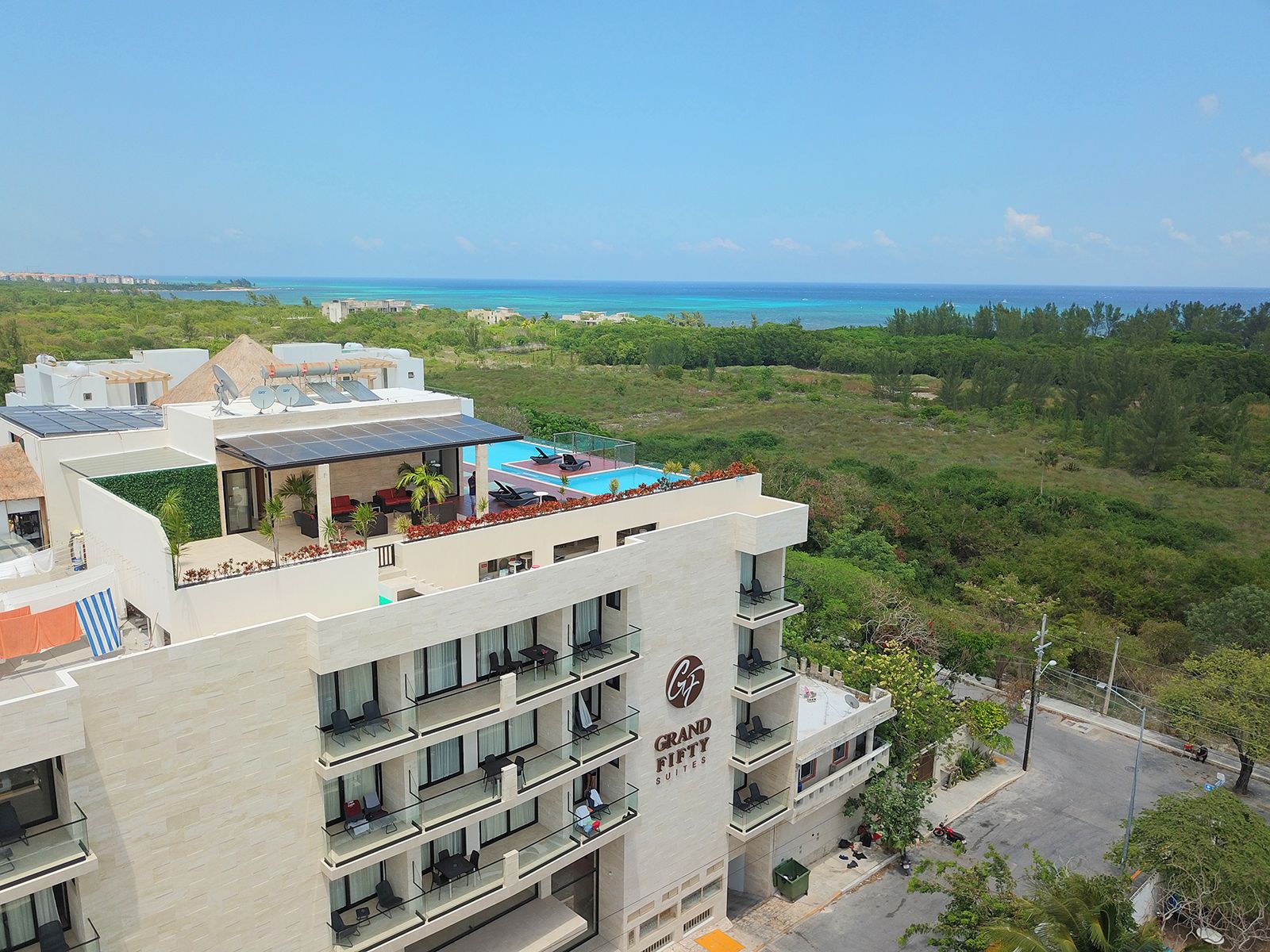 Grand Fifty Suites
