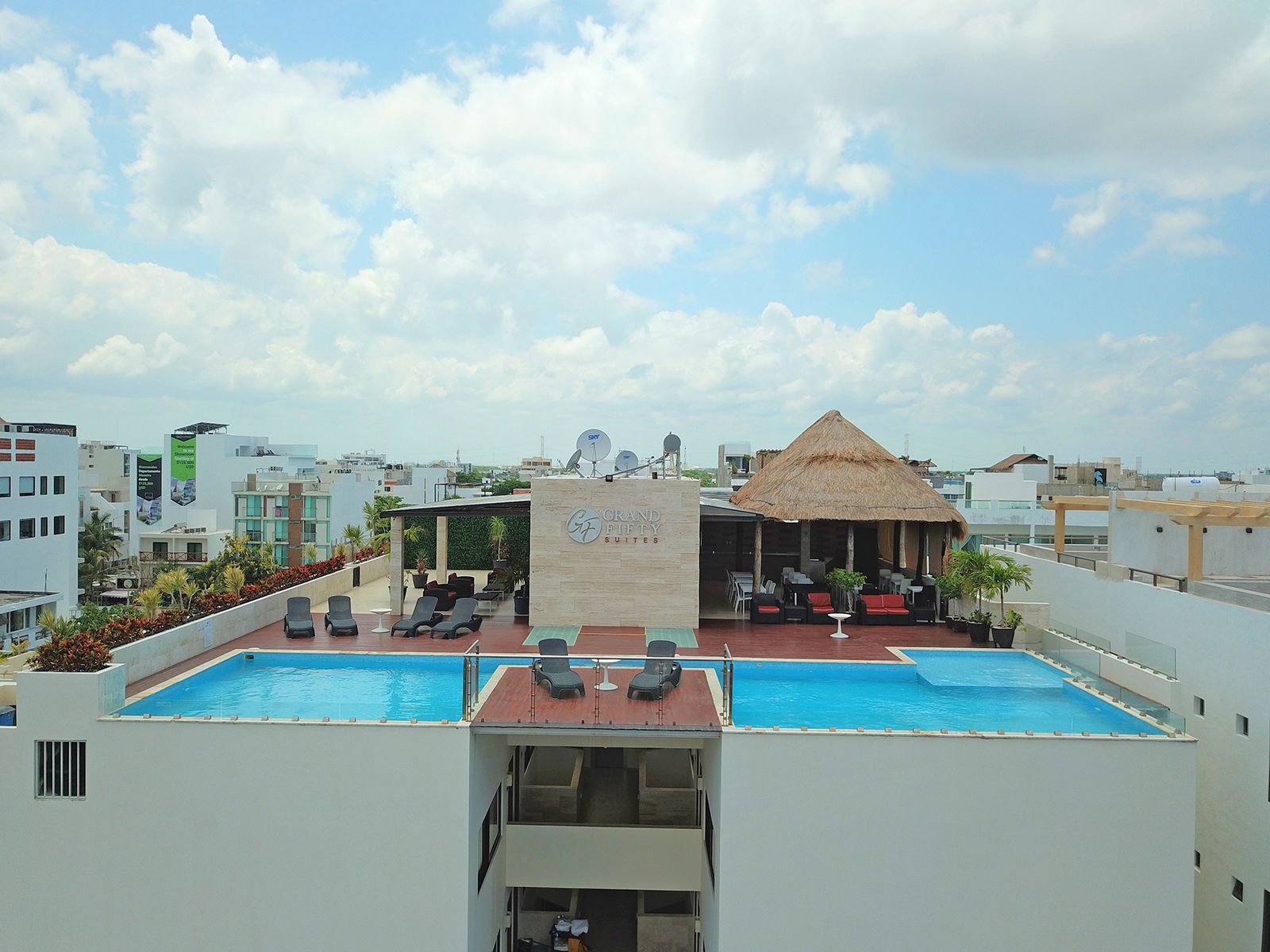 Grand Fifty Suites