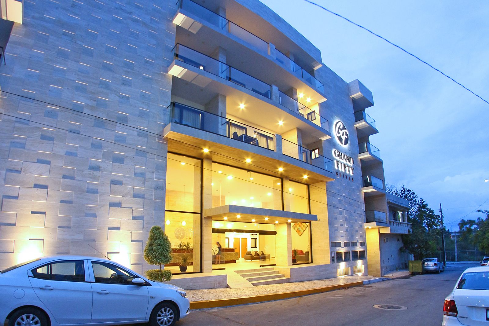 Grand Fifty Suites