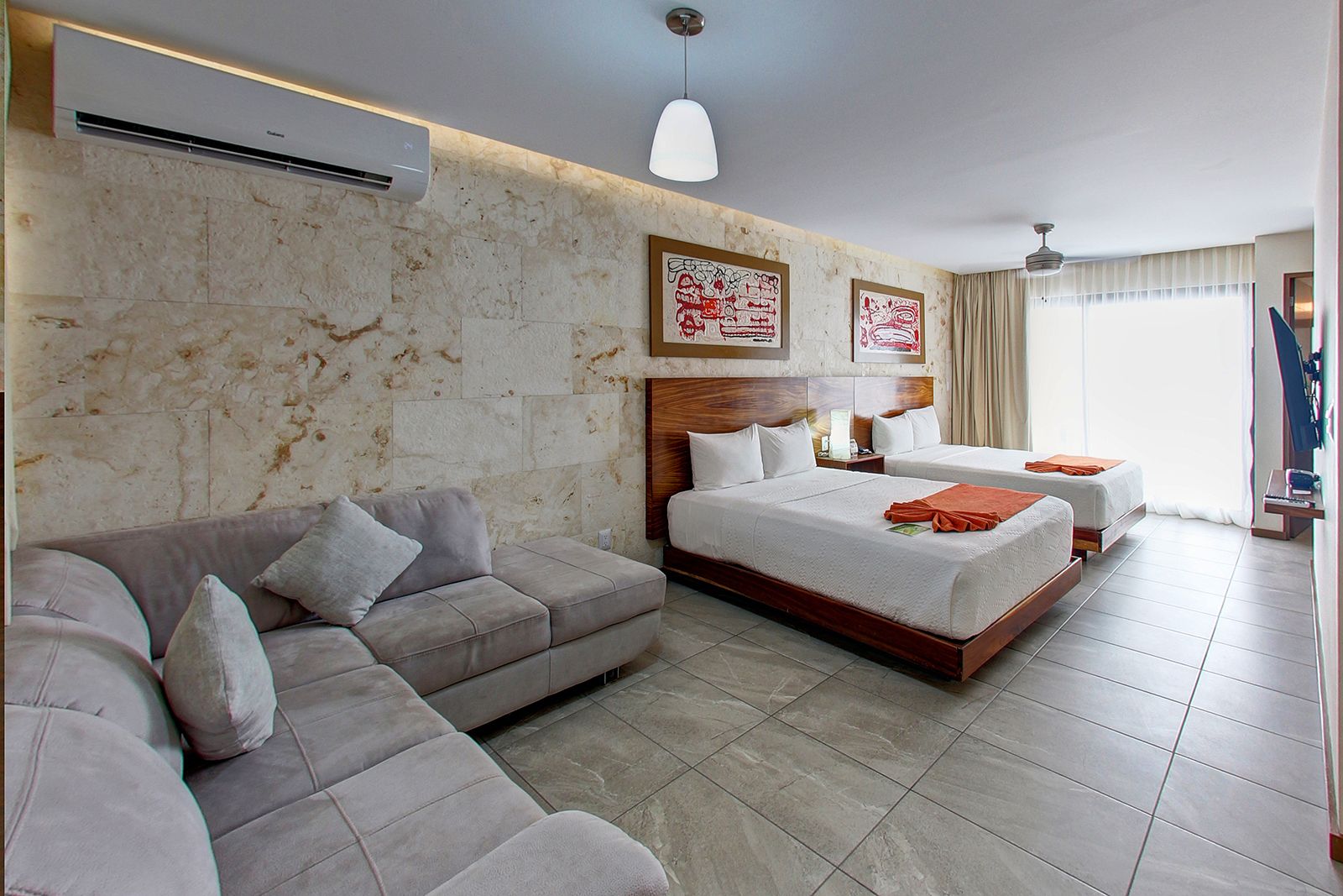 Grand Fifty Suites