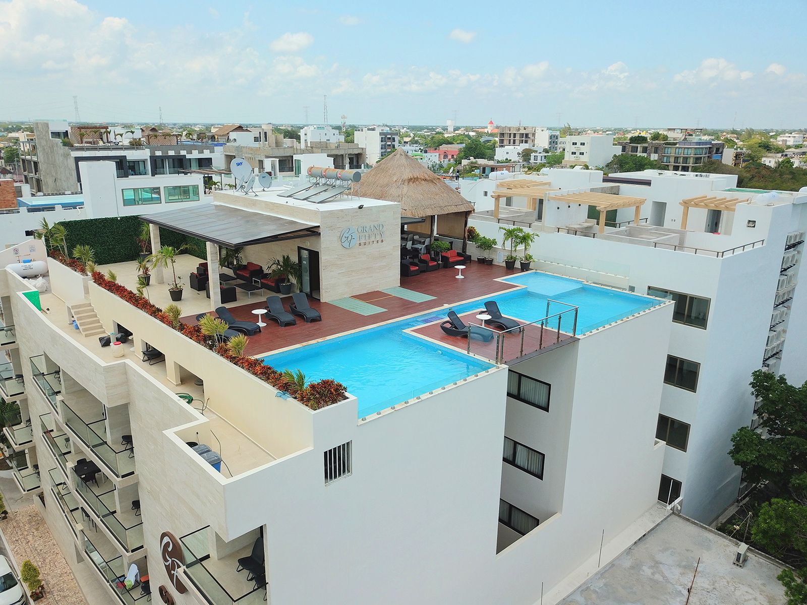 Grand Fifty Suites