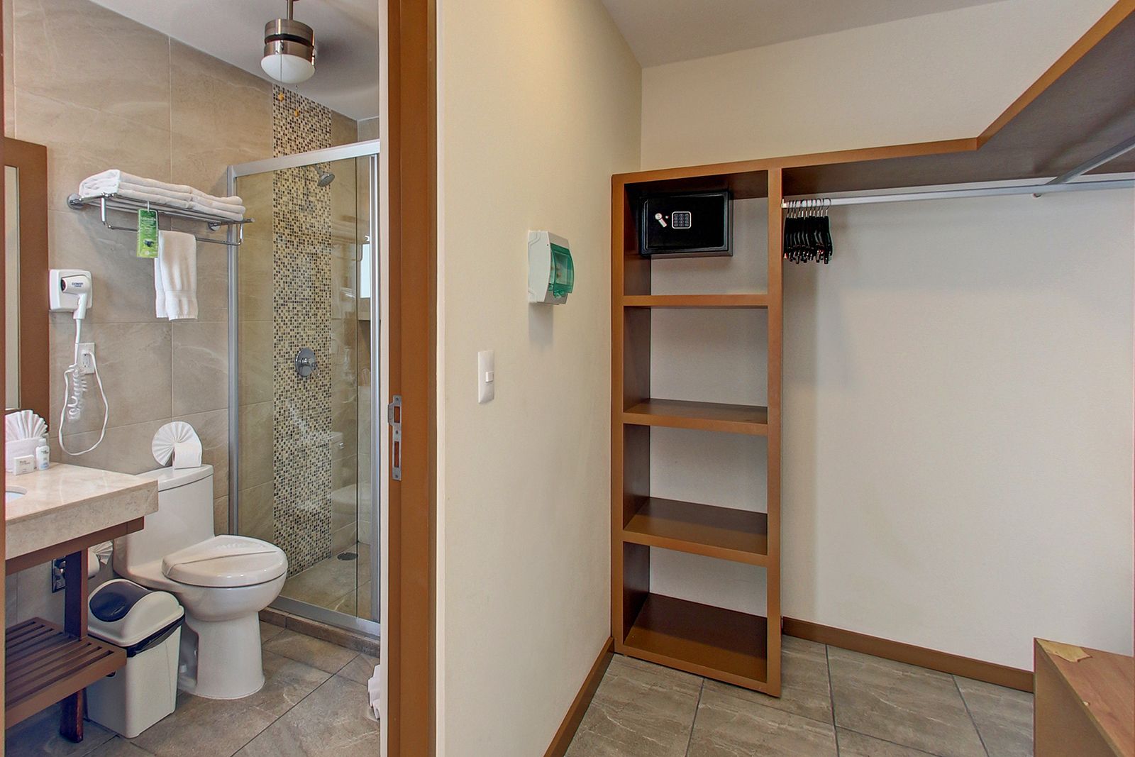 Grand Fifty Suites