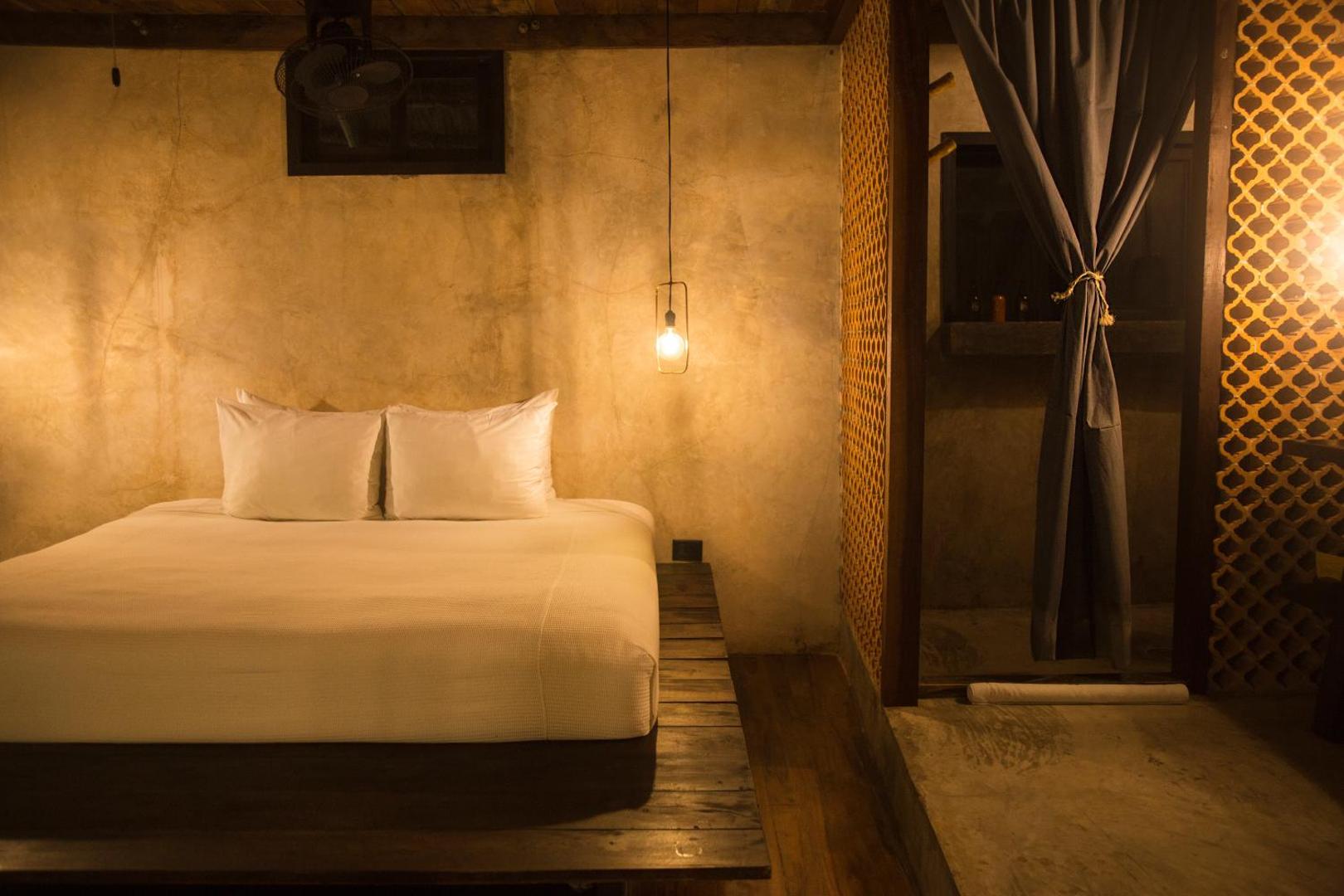 Amor Rooms