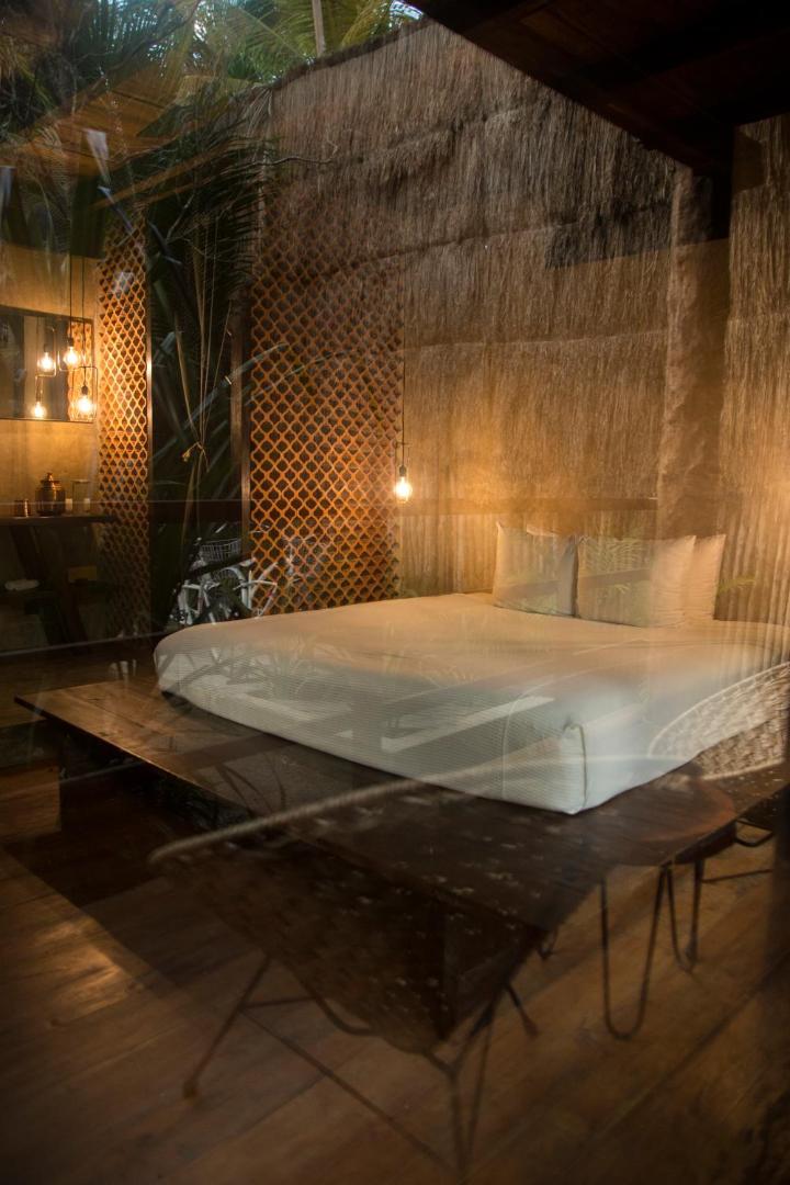 Amor Rooms
