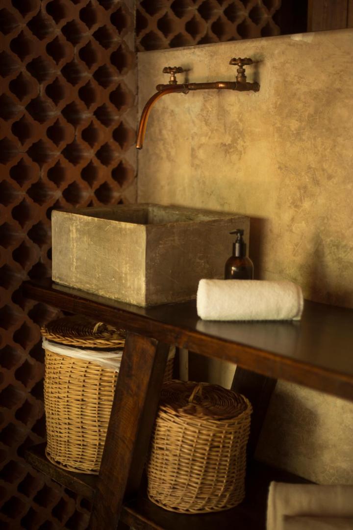 Amor Rooms