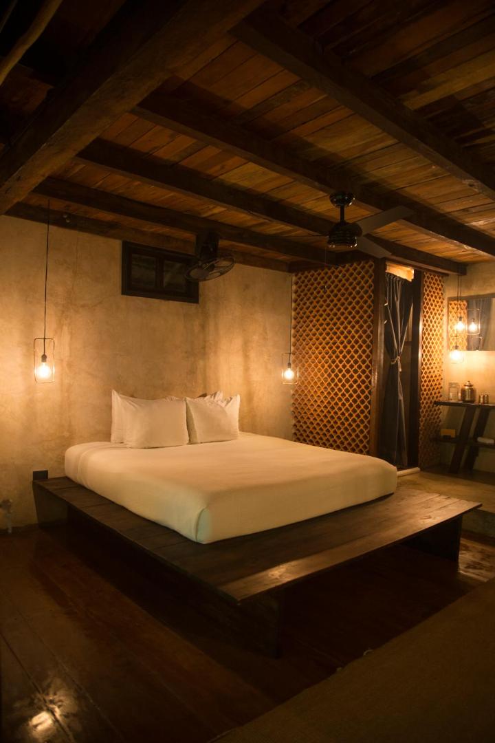Amor Rooms