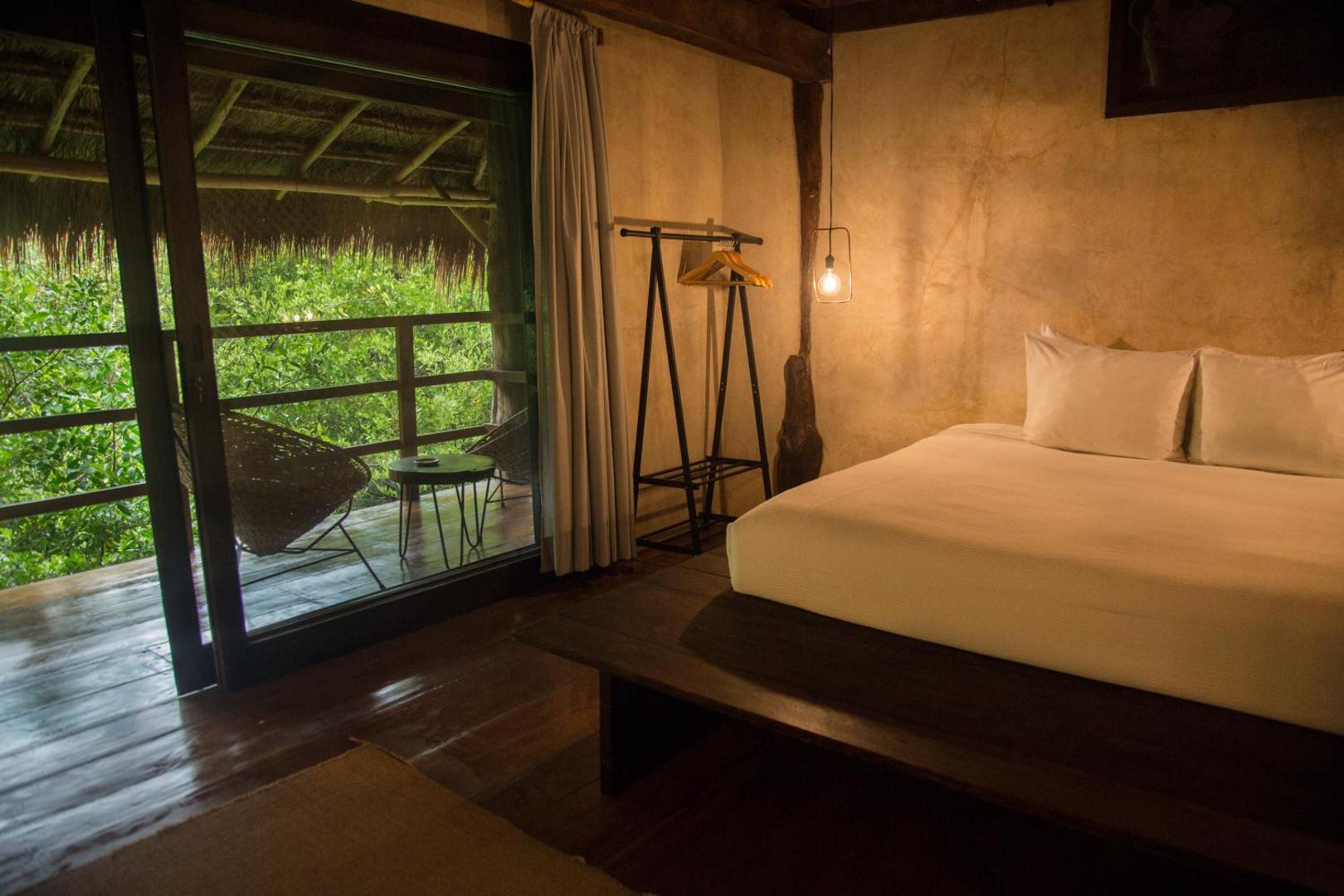 Amor Rooms