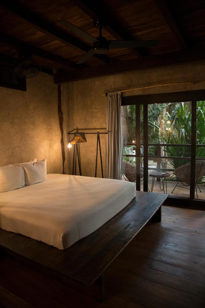 Amor Rooms
