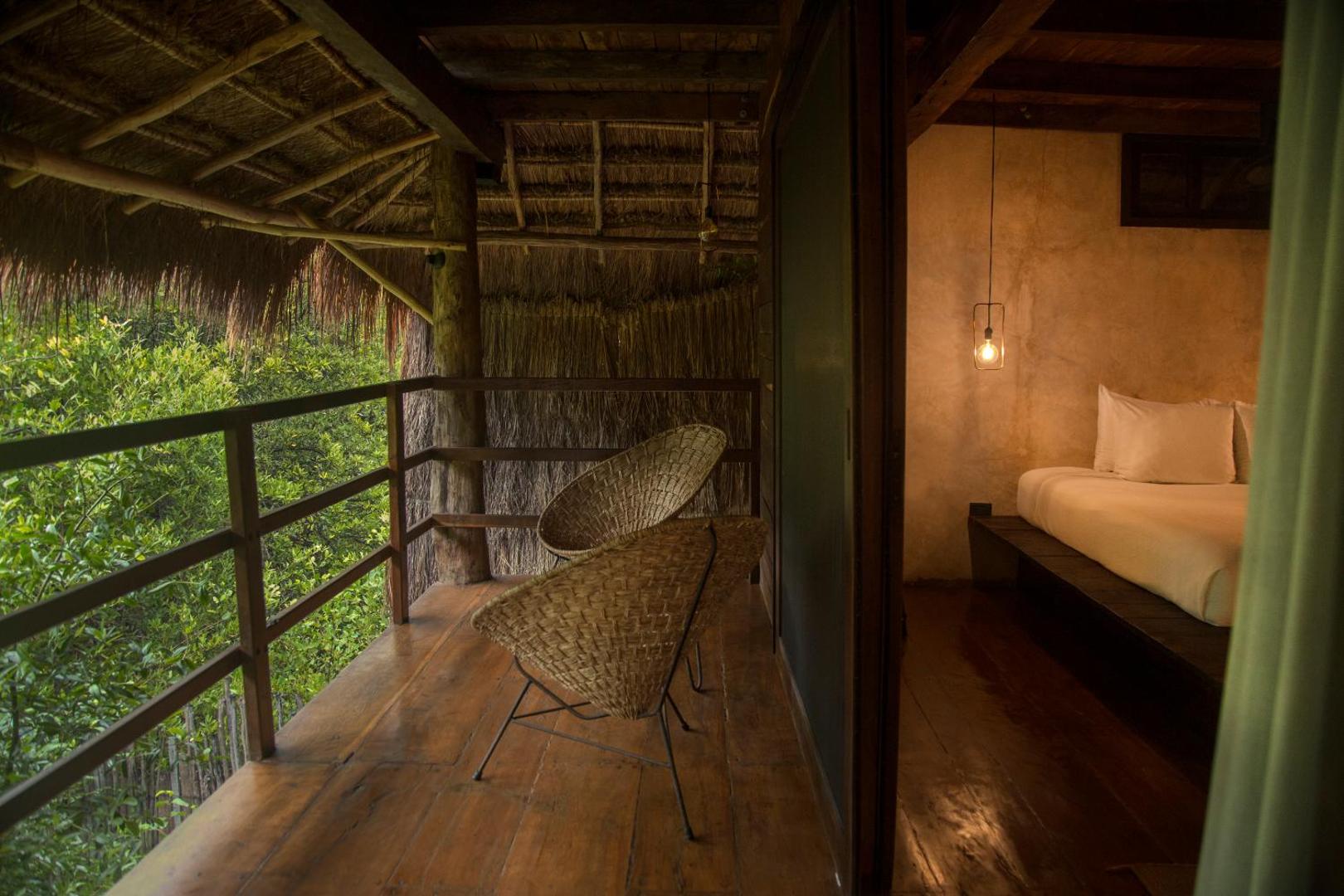 Amor Rooms