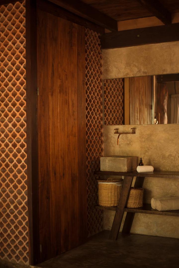 Amor Rooms