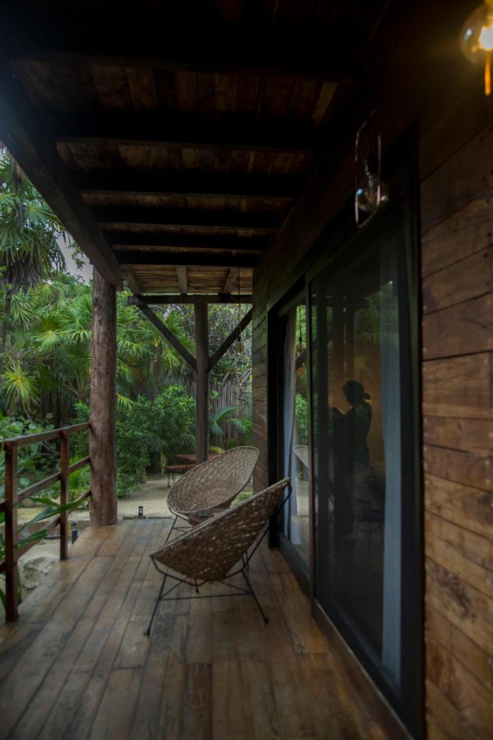 Amor Rooms