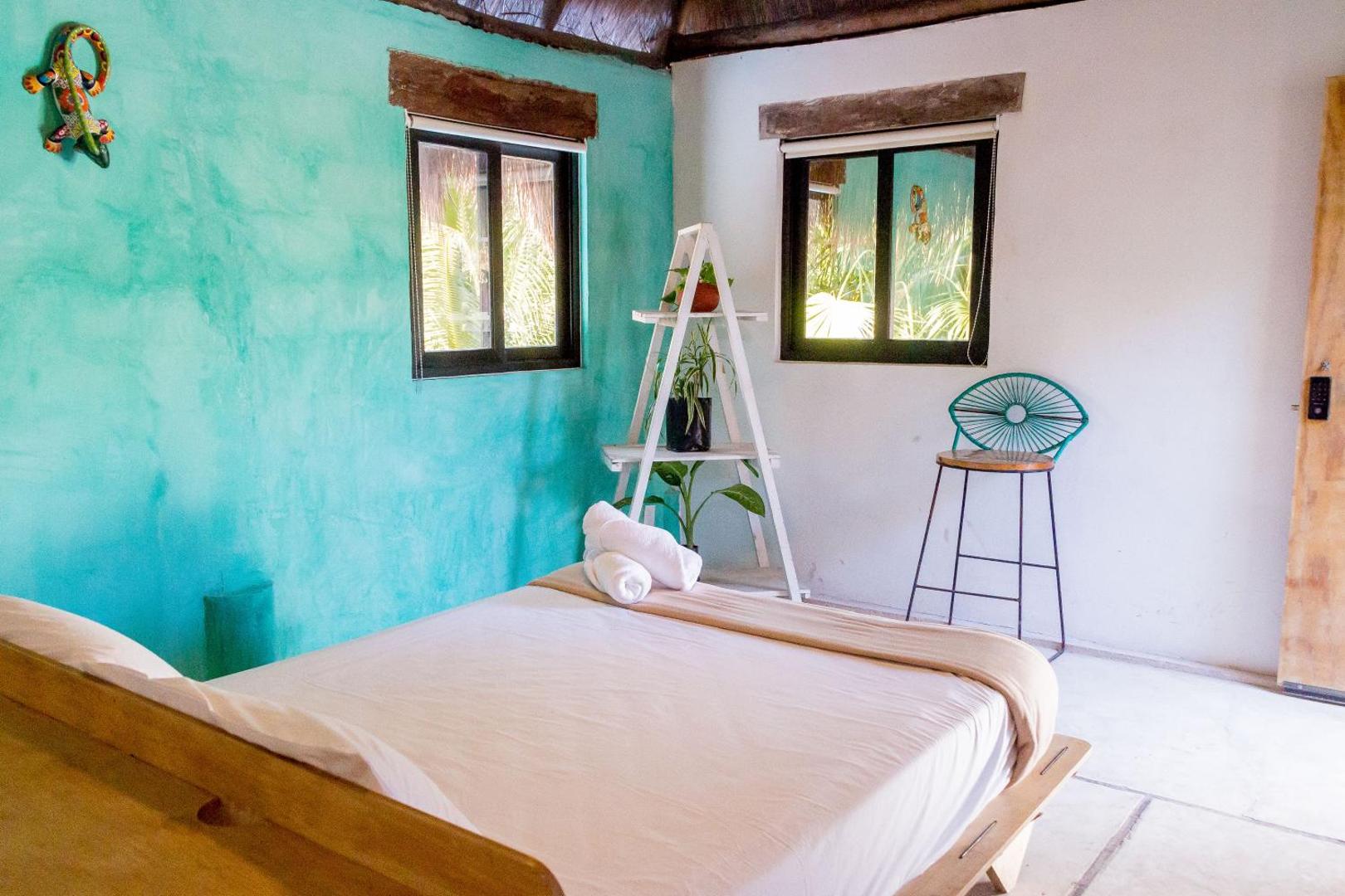 Mar & Carmen Beach Hostal