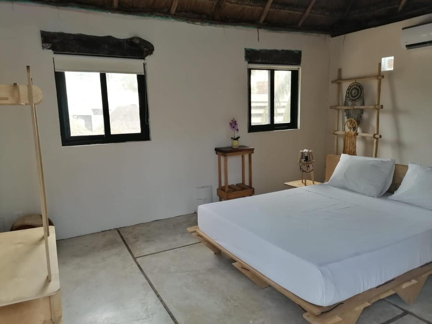 Mar & Carmen Beach Hostal