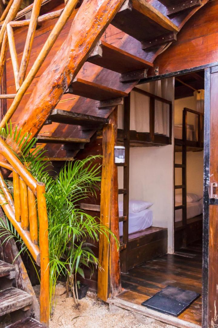 Mar & Carmen Beach Hostal