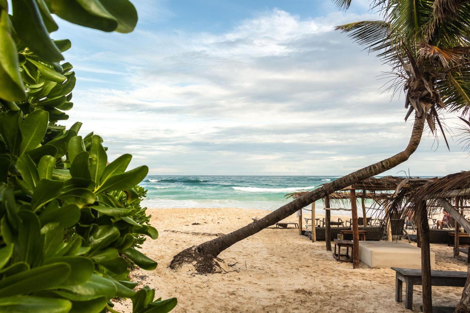 Mar & Carmen Beach Hostal