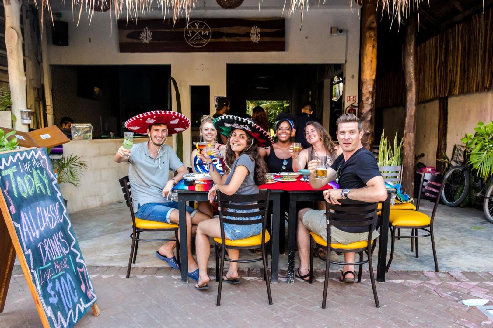 Mar & Carmen Beach Hostal