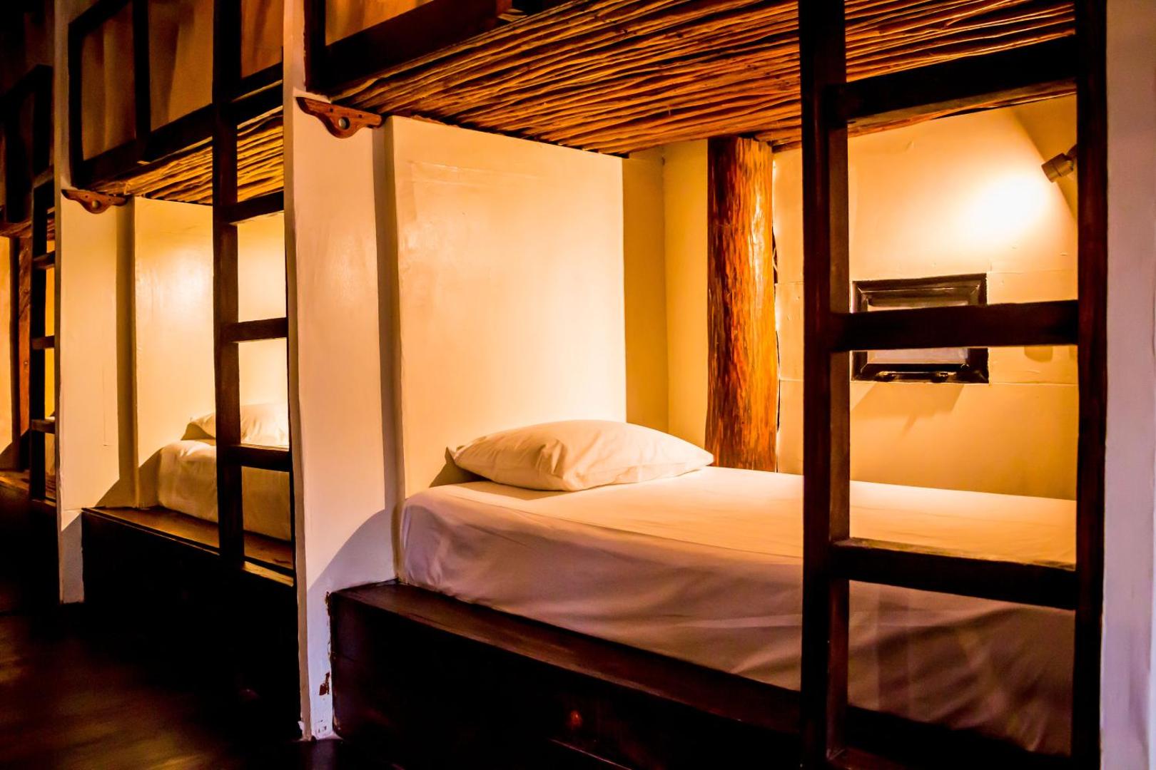 Mar & Carmen Beach Hostal