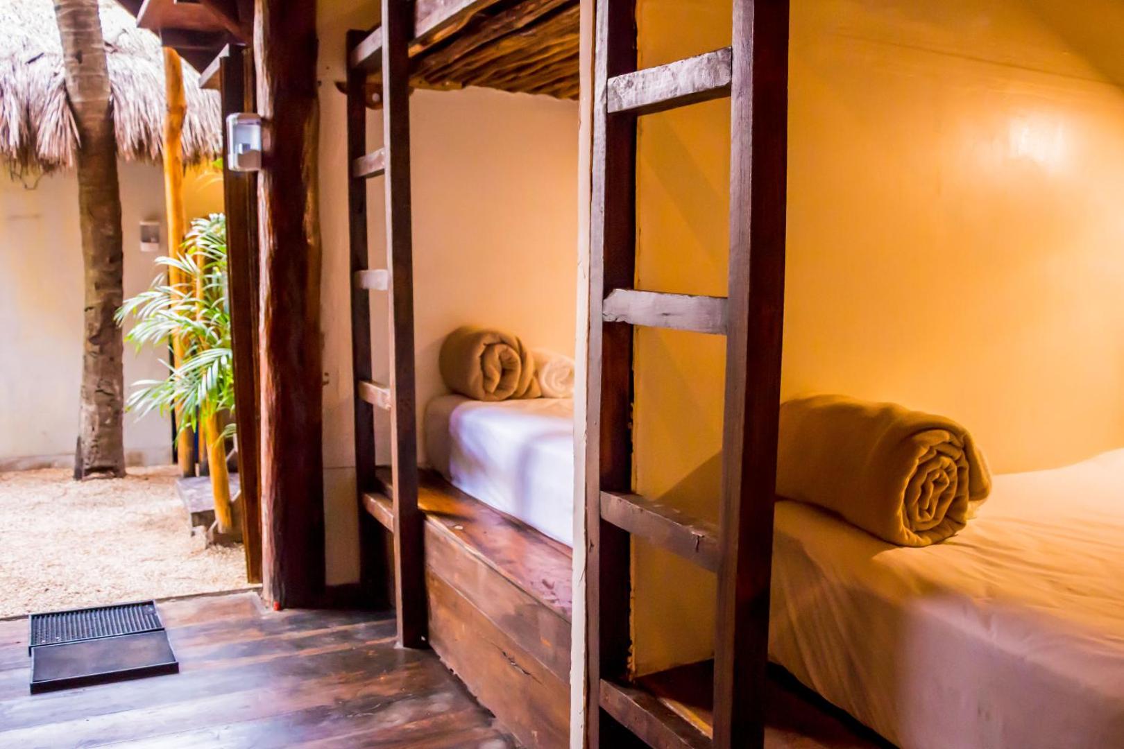 Mar & Carmen Beach Hostal