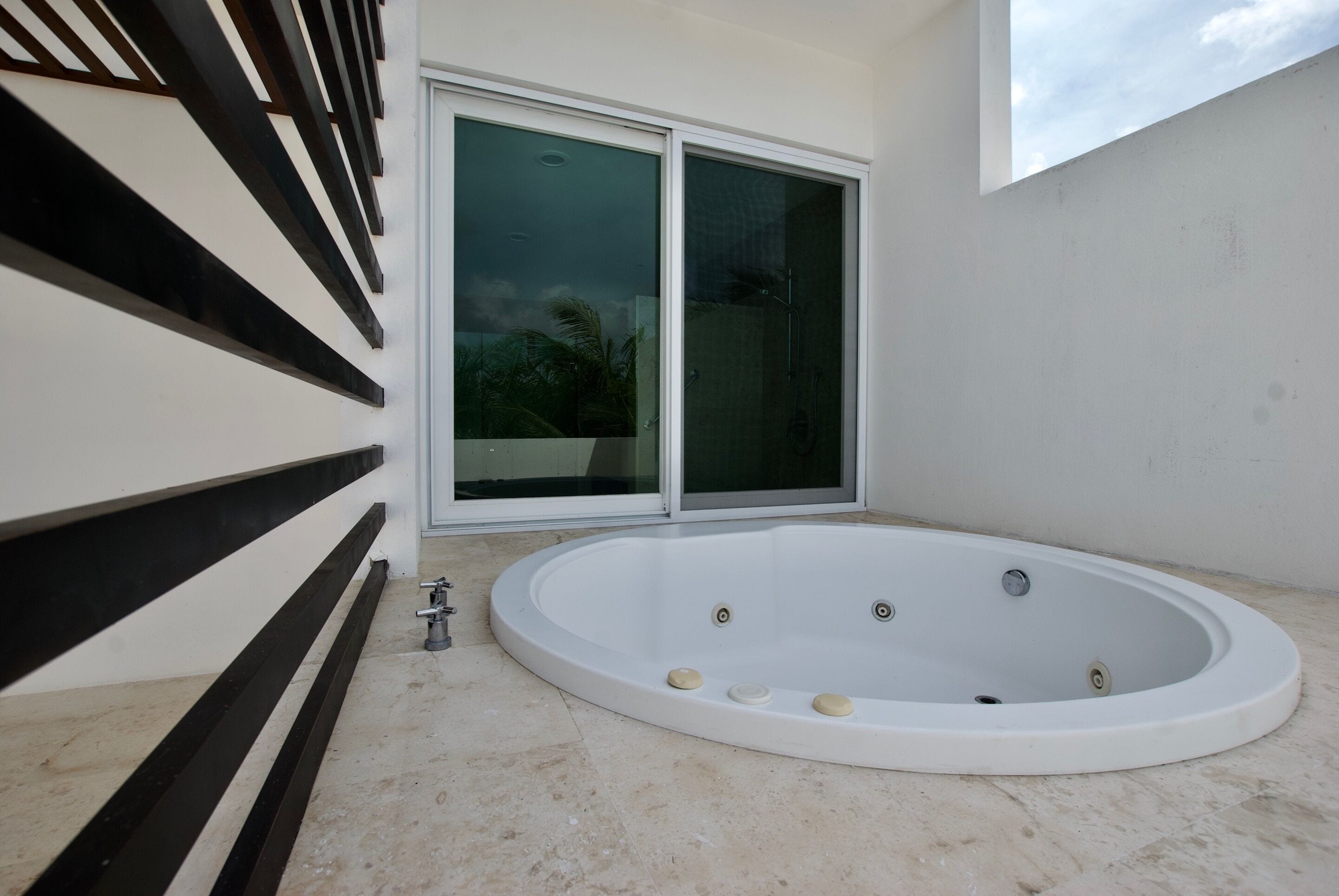 Casa Coral Luxury Condos