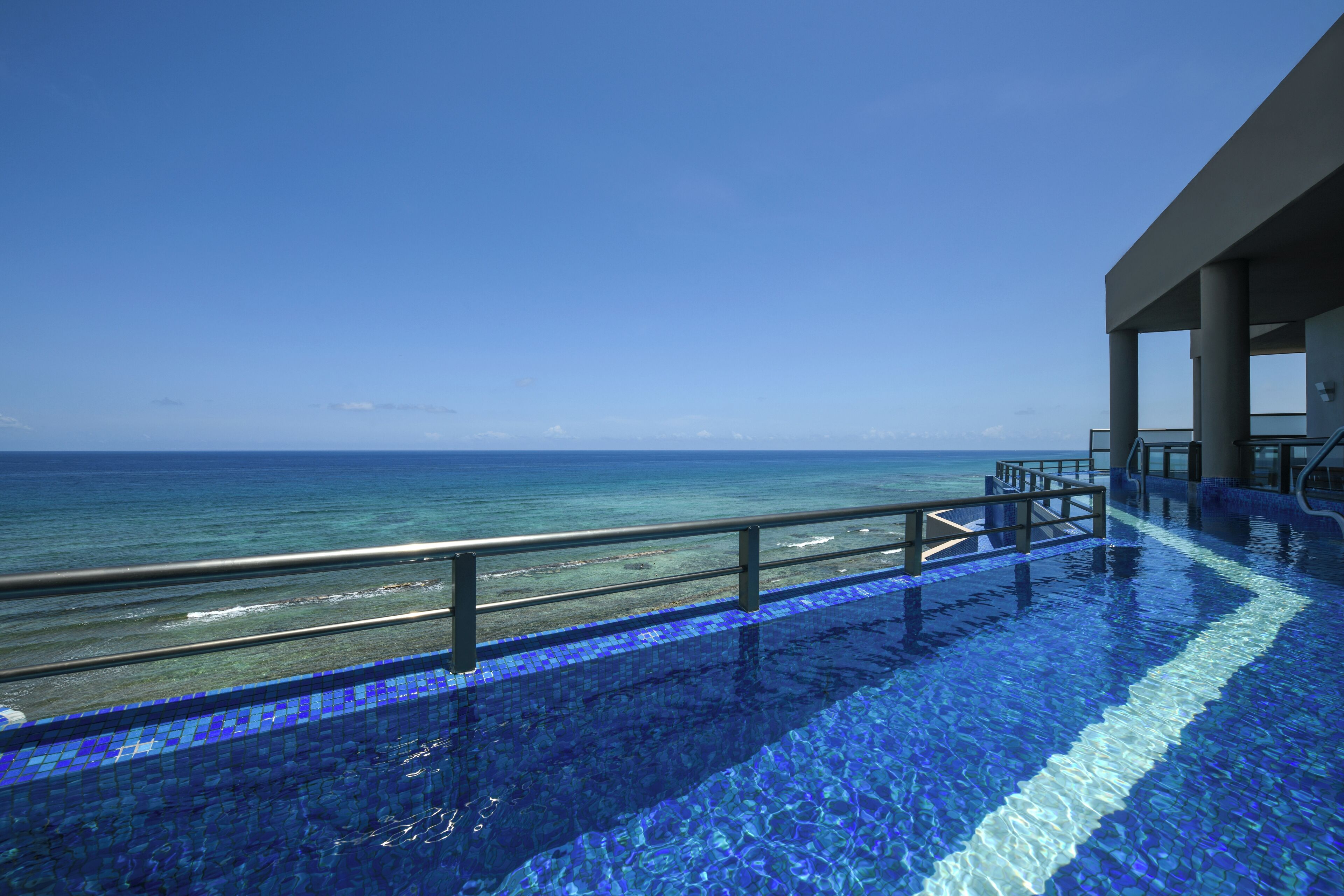 El Dorado Seaside Suites Catamarán, Cenote & More Inclusive