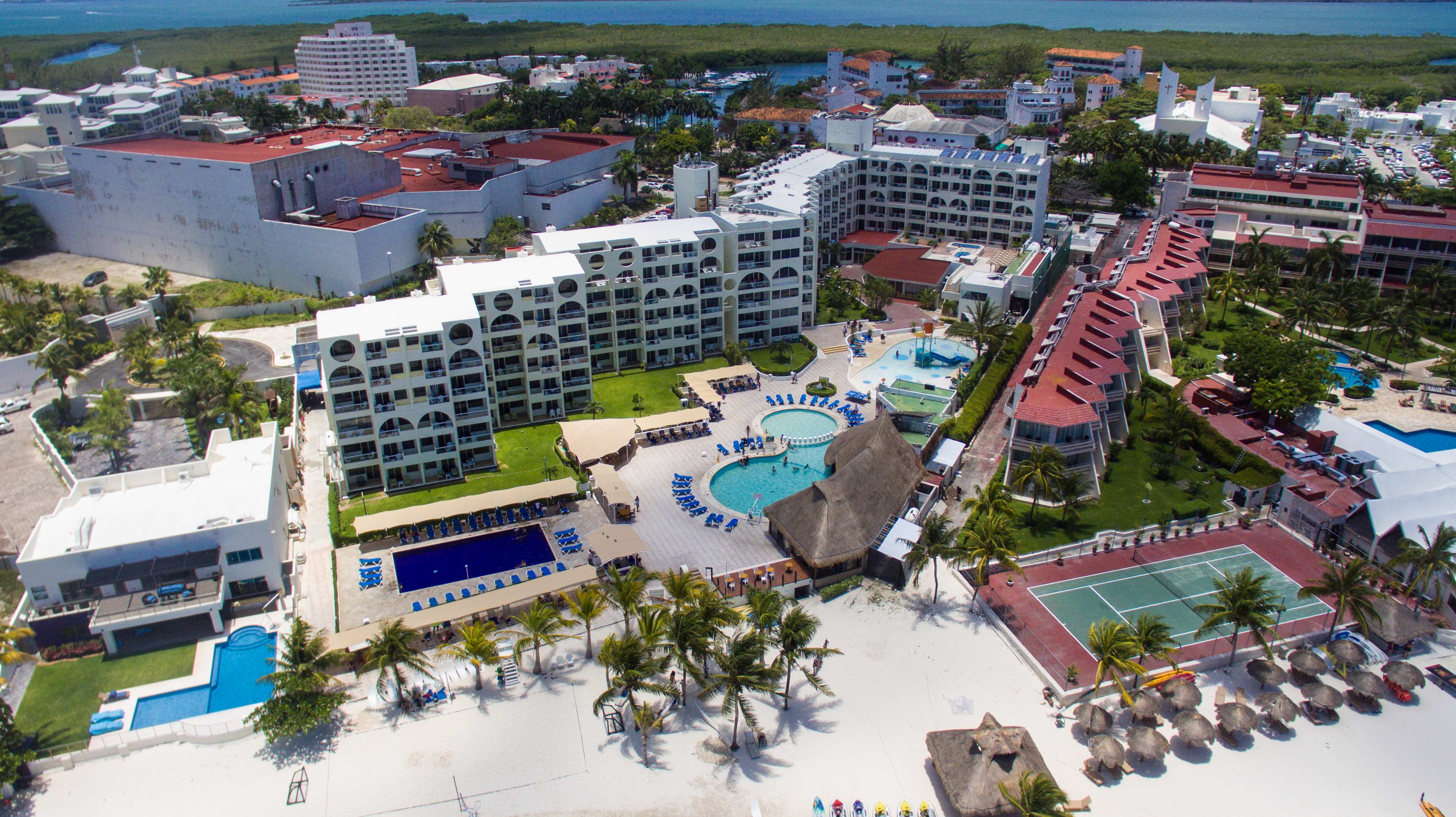 Aquamarina Beach Hotel Cancun