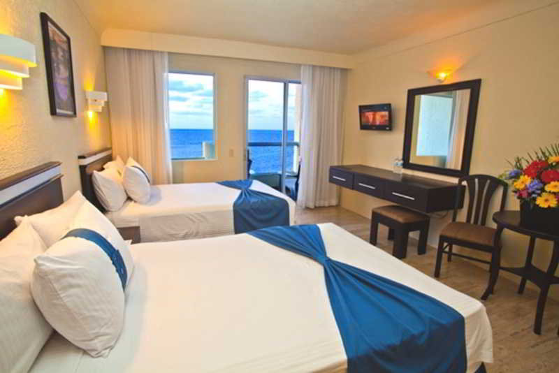 Aquamarina Beach Hotel Cancun