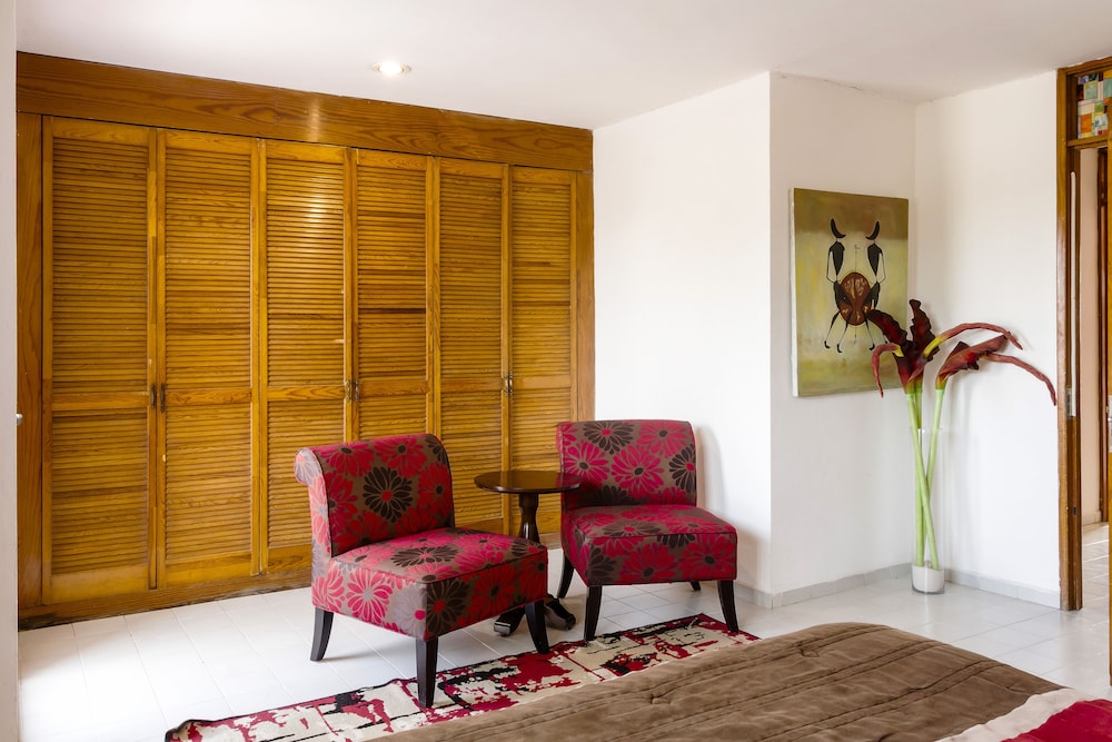 Casa Blanca Boutique & Organic