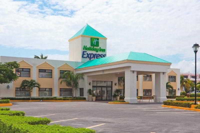 Holiday Inn Express Cancun Zonaera