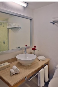 Hotel Adhara Express