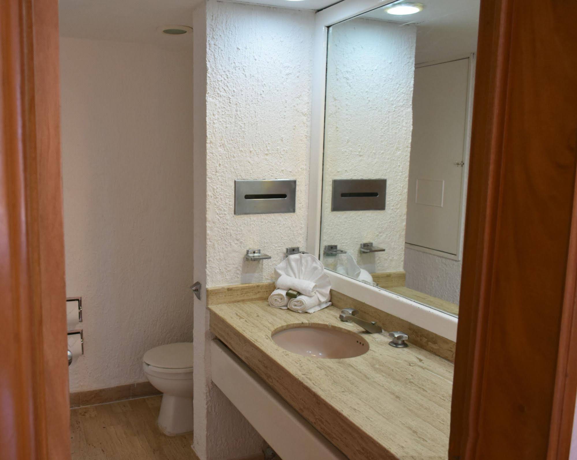 Hotel Solymar Cancun Beach Resort by Sol y Mar Condo
