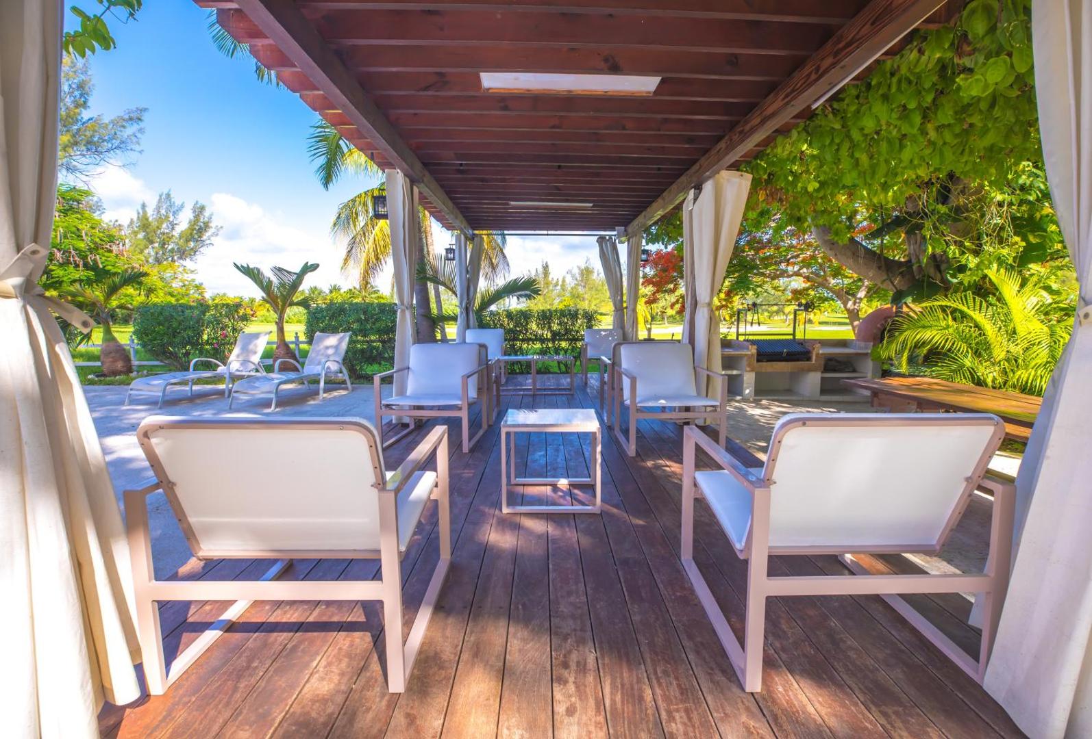 Las Gaviotas Hotel & Suites
