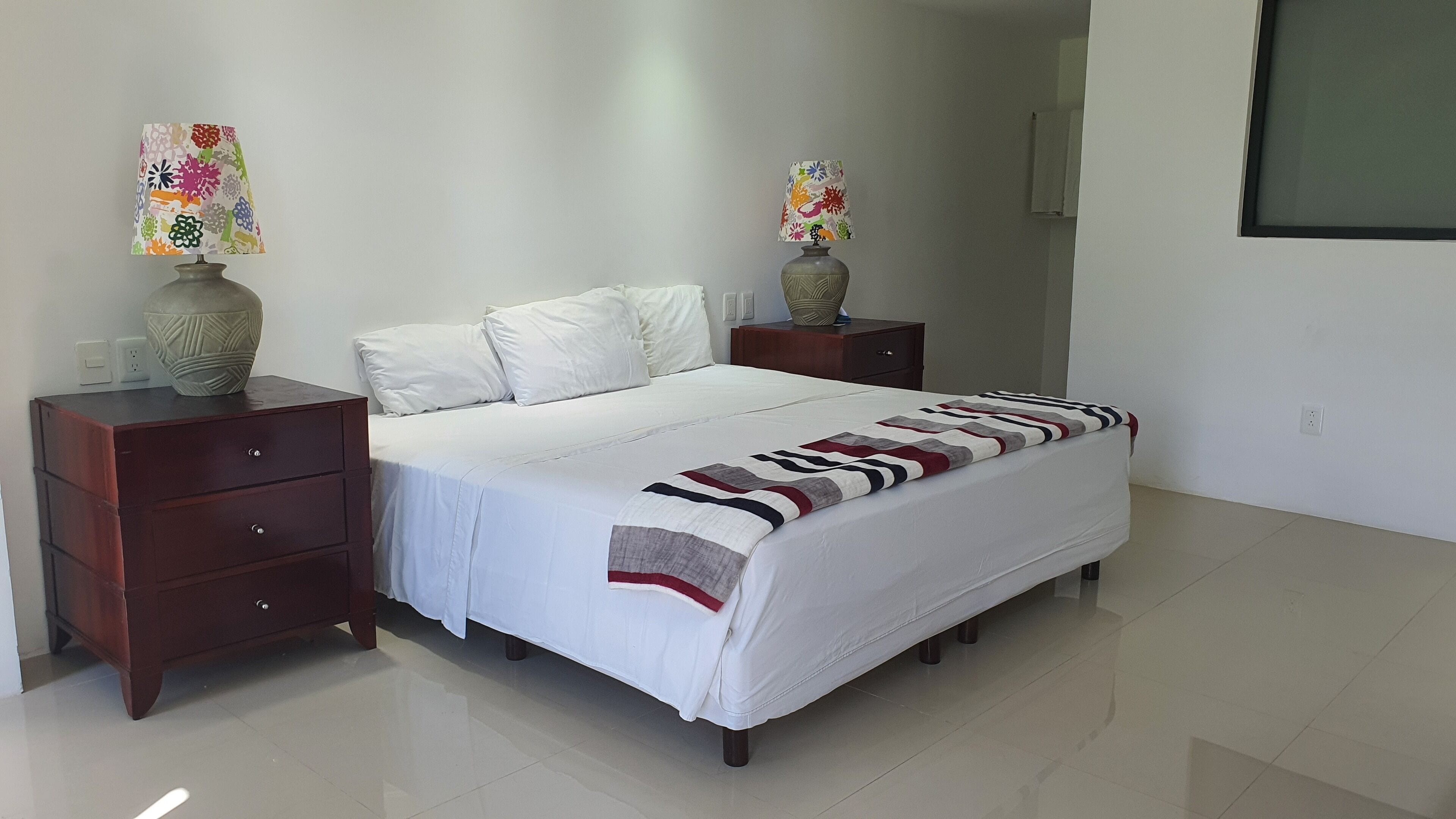 Nirvana Hotel & Hostel - Cancun Hotel Zone