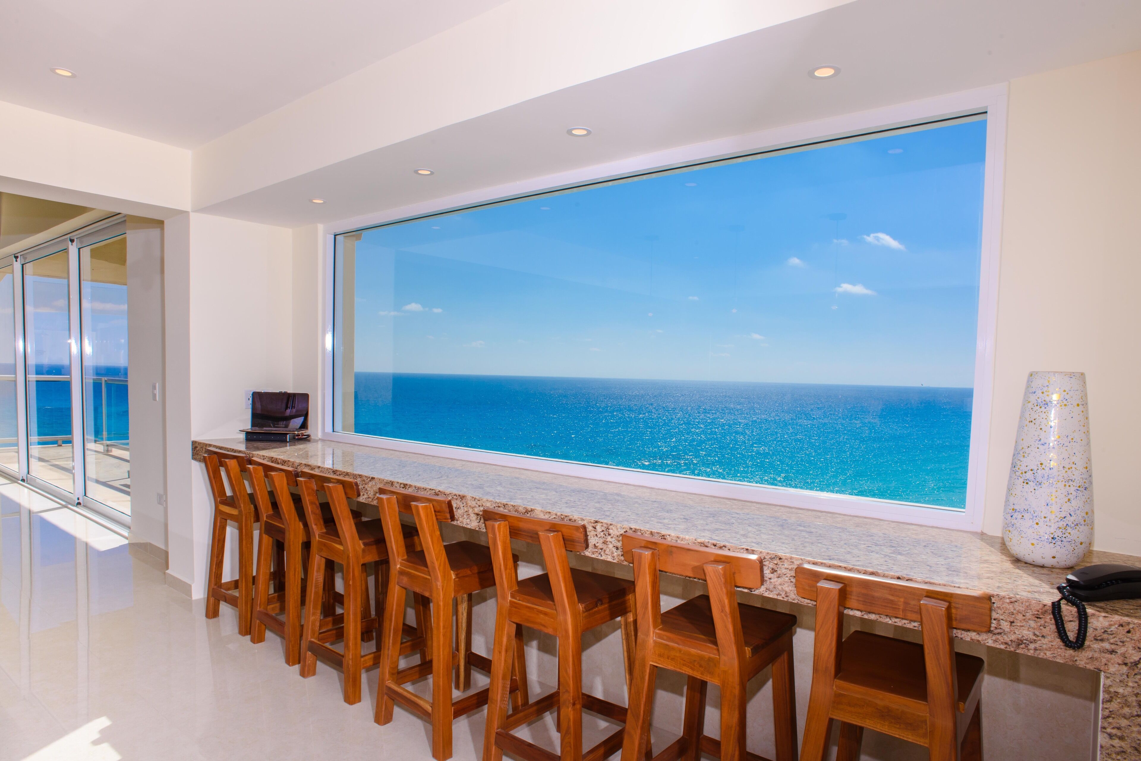 Paradise Beachfront & Nightlife Heart