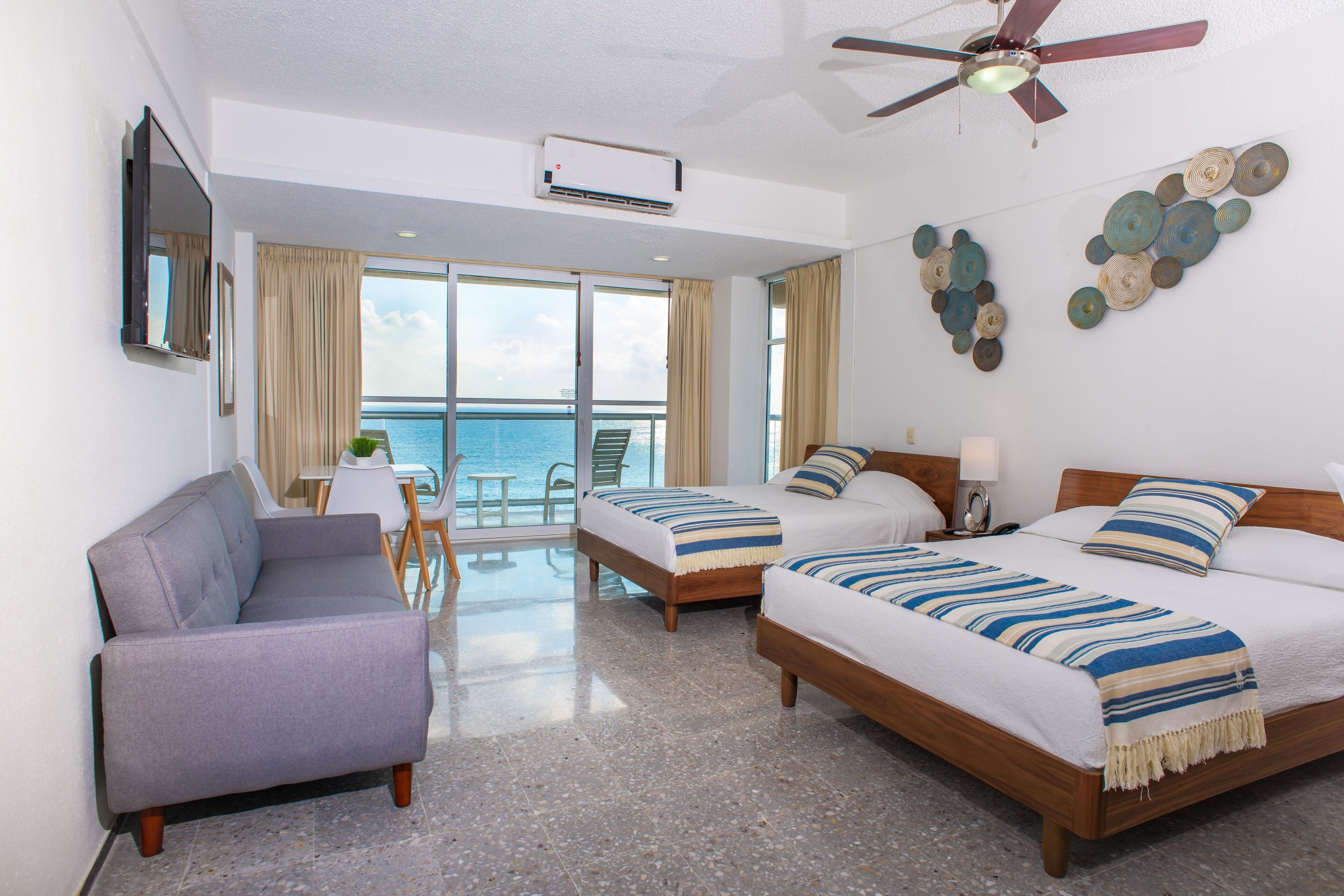 Paradise Beachfront & Nightlife Heart