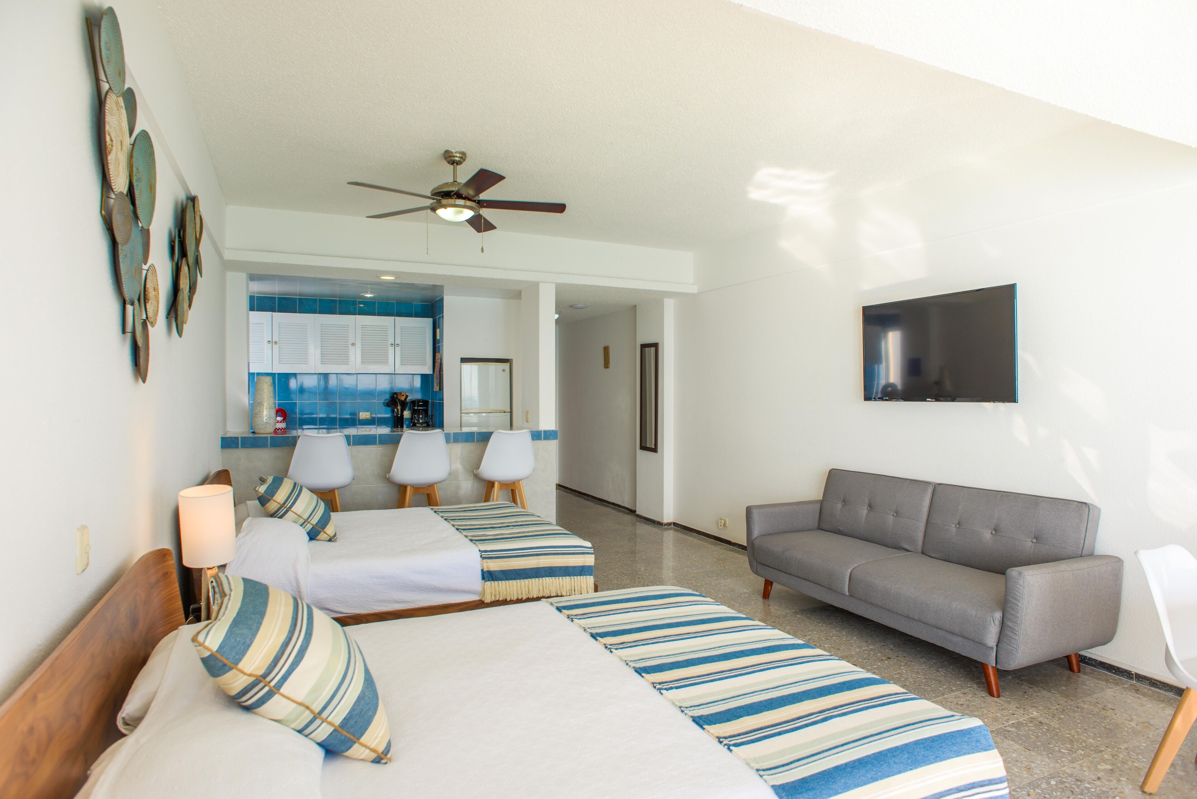 Paradise Beachfront & Nightlife Heart