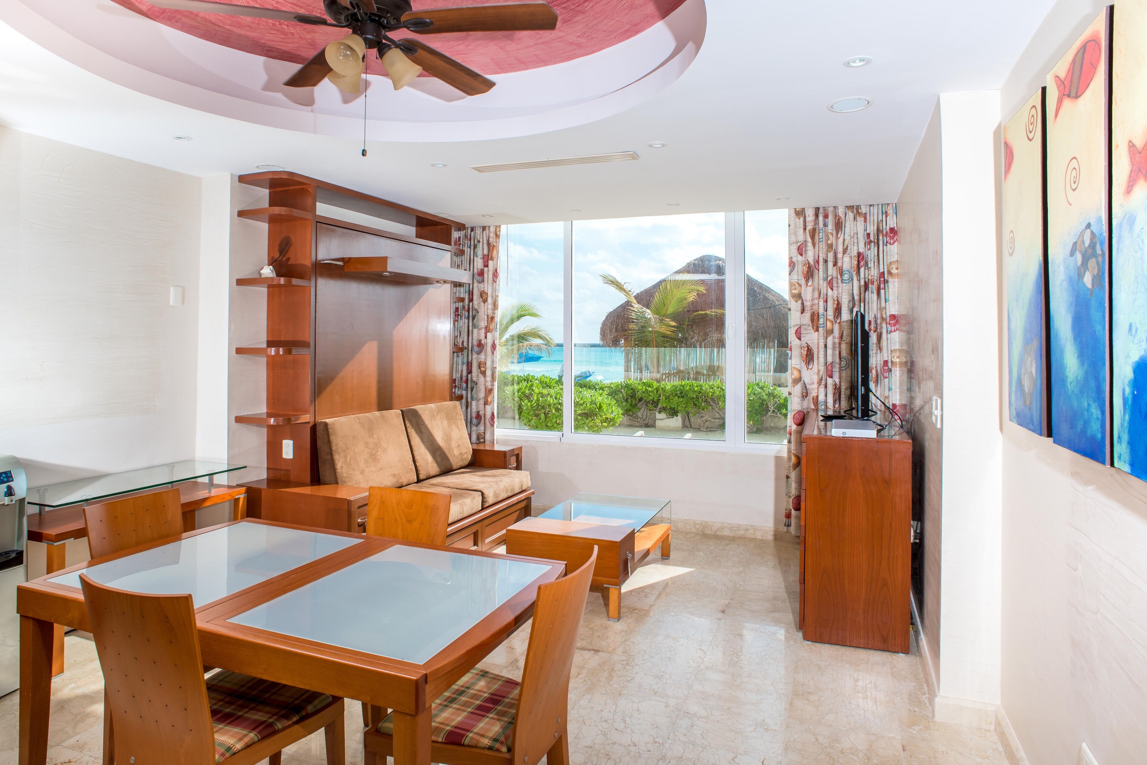 Paradise Beachfront & Nightlife Heart