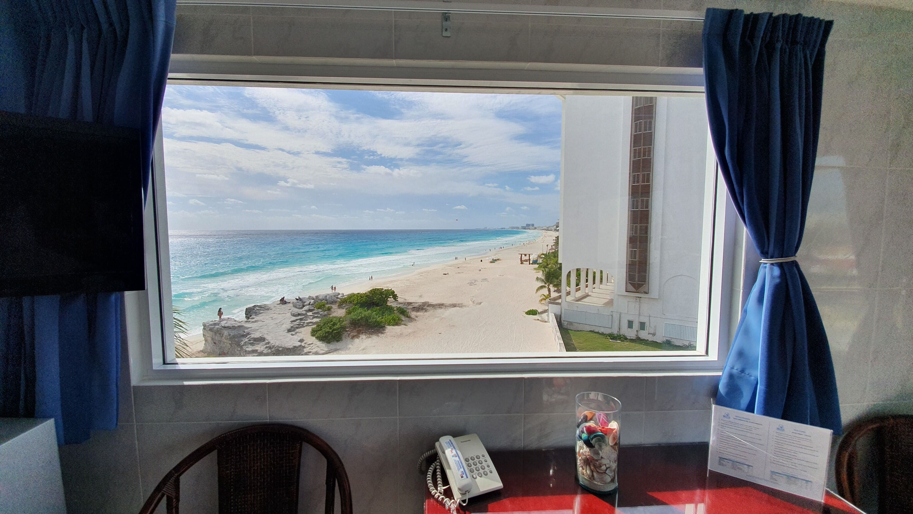 Paradise Beachfront & Nightlife Heart
