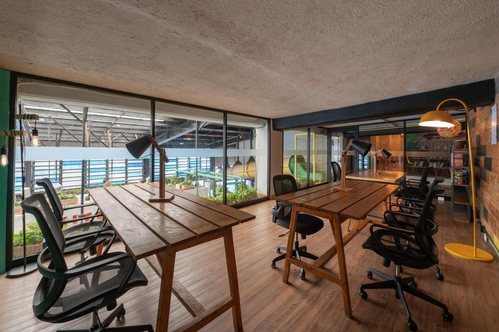 Mayan Monkey Hostel & Bar