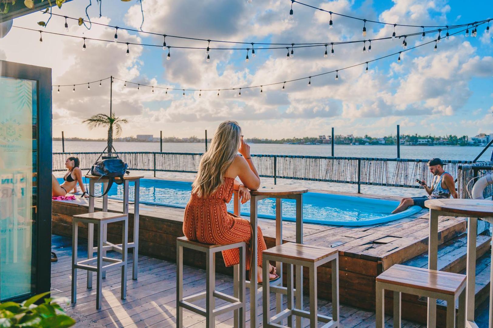Mayan Monkey Hostel & Bar