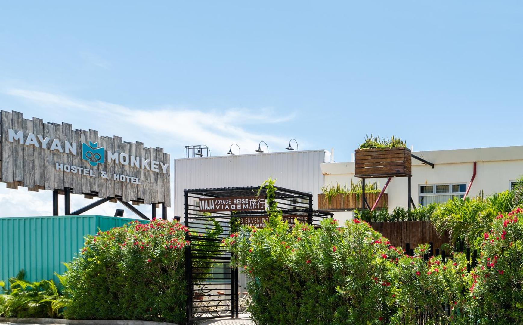 Mayan Monkey Hostel & Bar