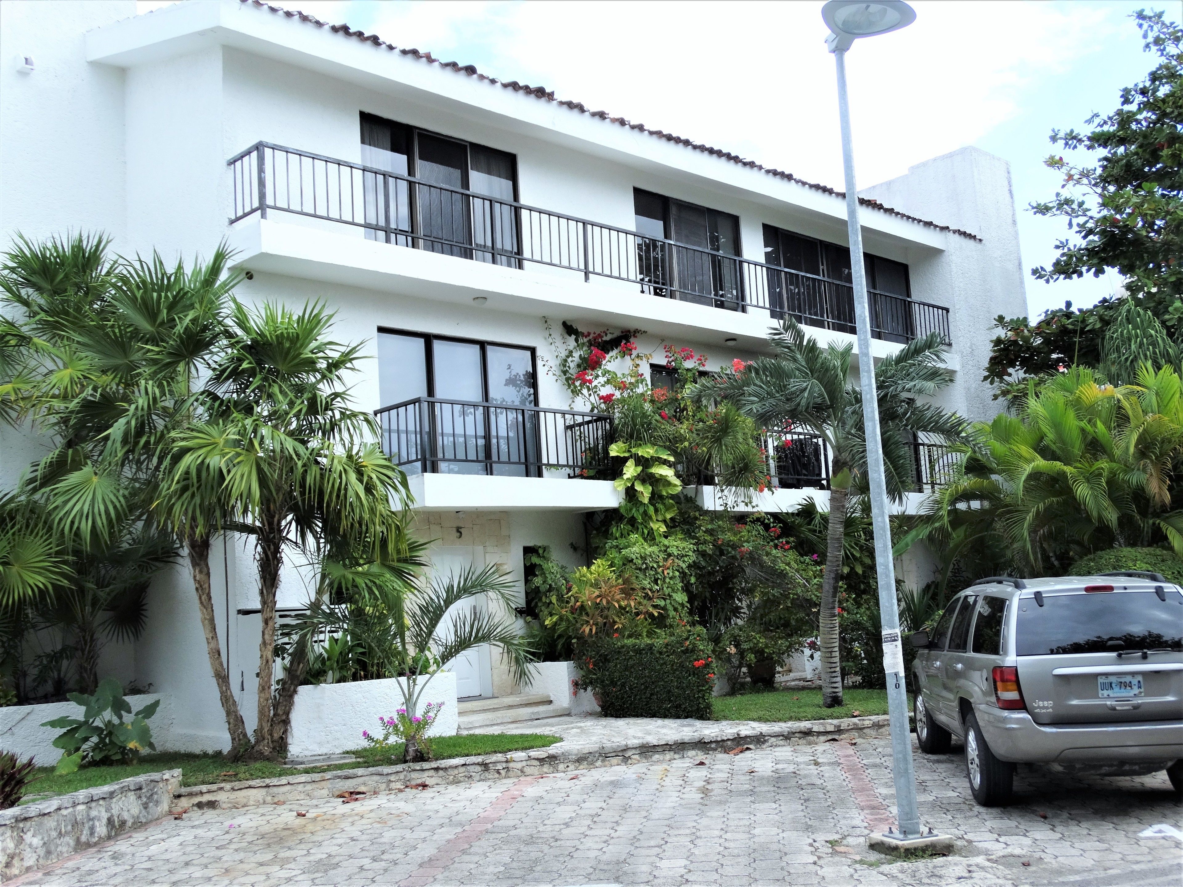Villas de Lago by Andiani Travel