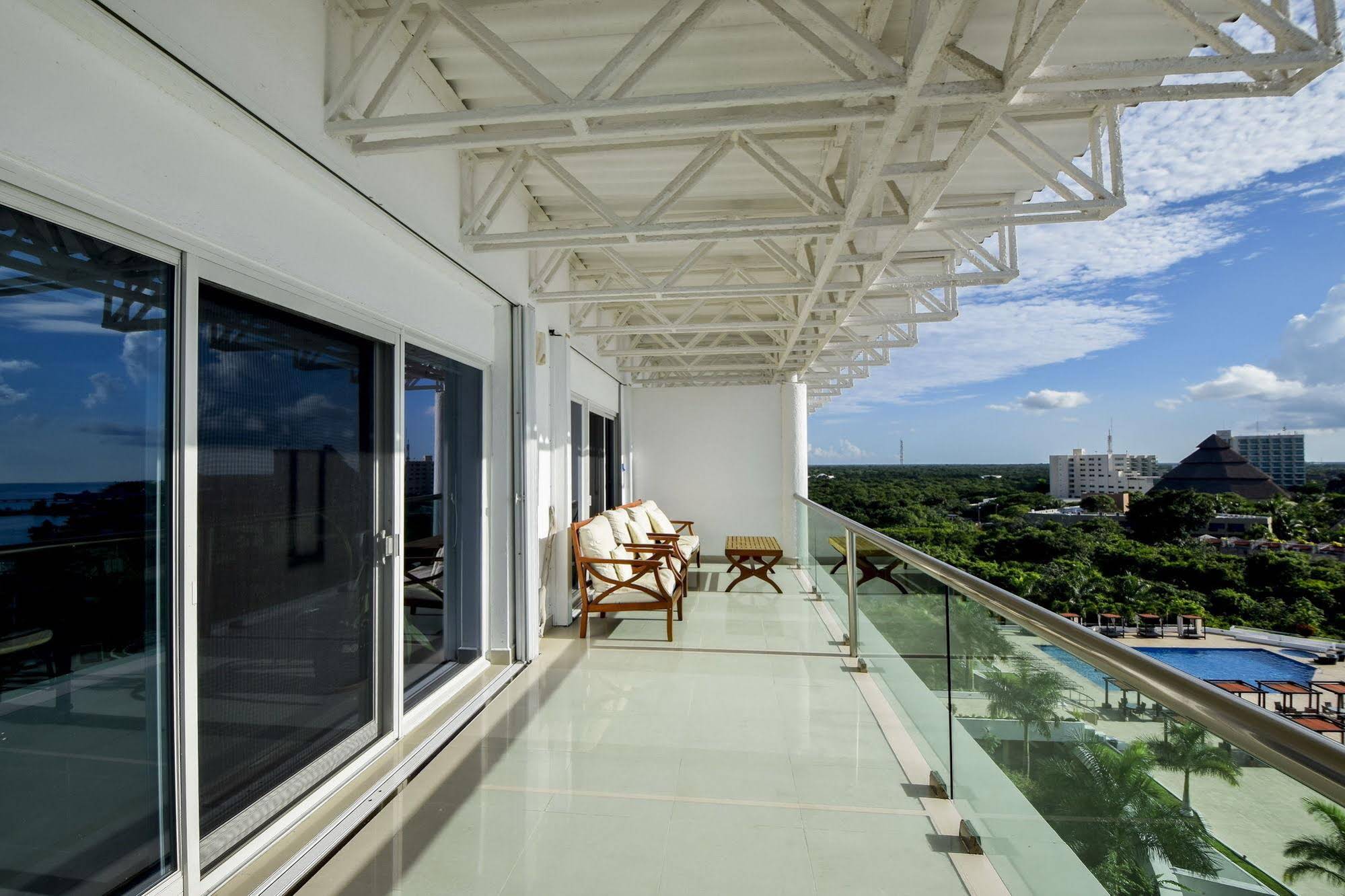 Palmar Condominiums
