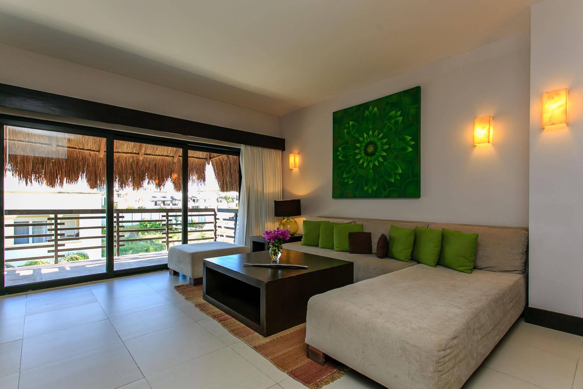 Aldea Thai by Moskito