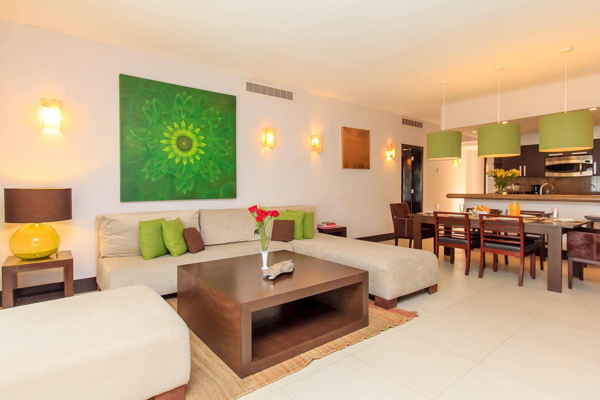 Aldea Thai by Moskito