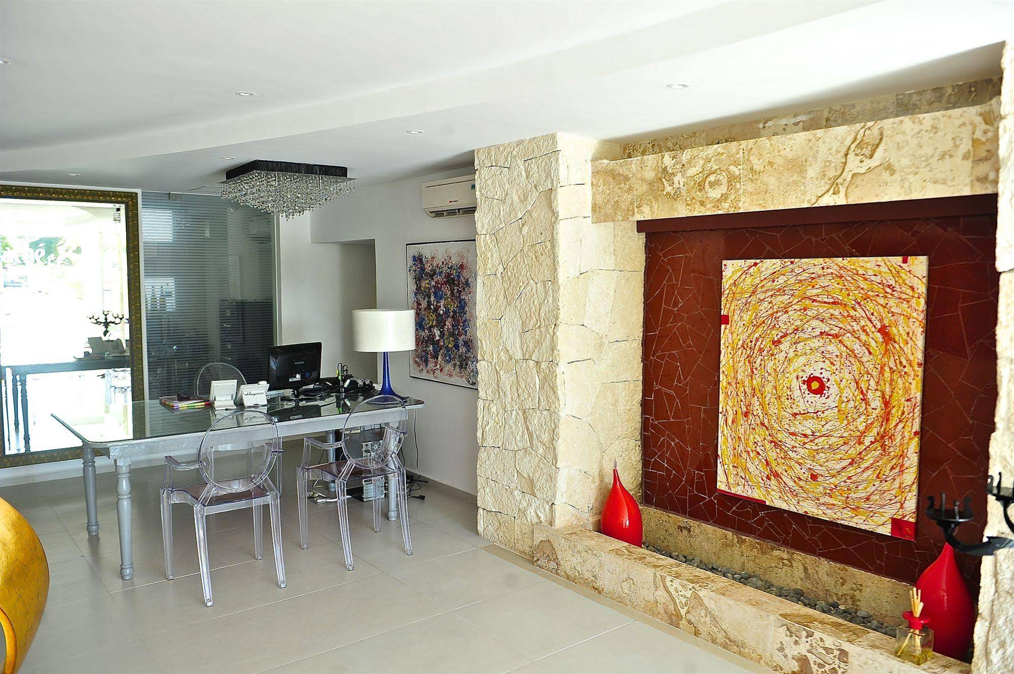Caché Boutique