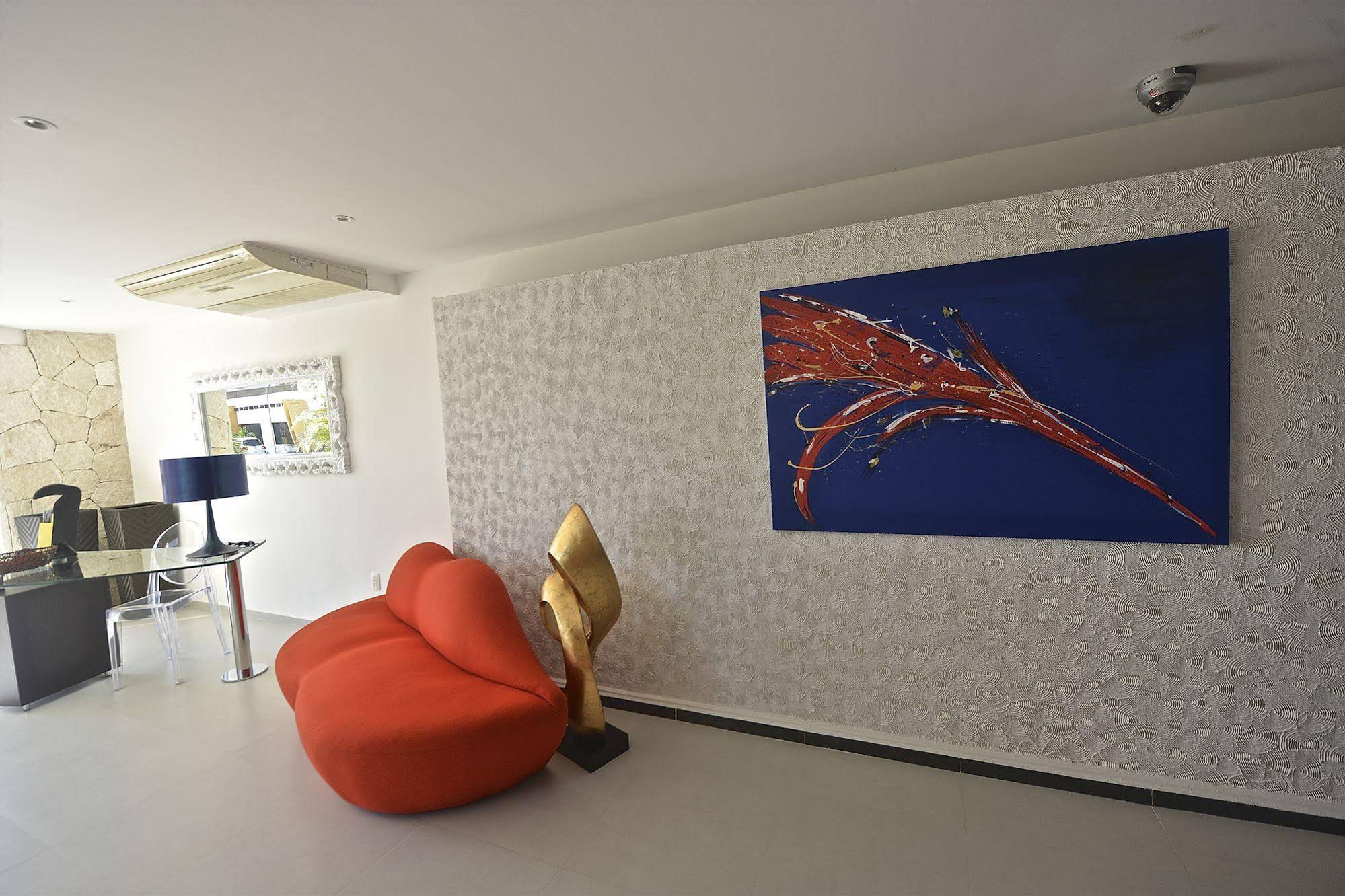 Caché Boutique