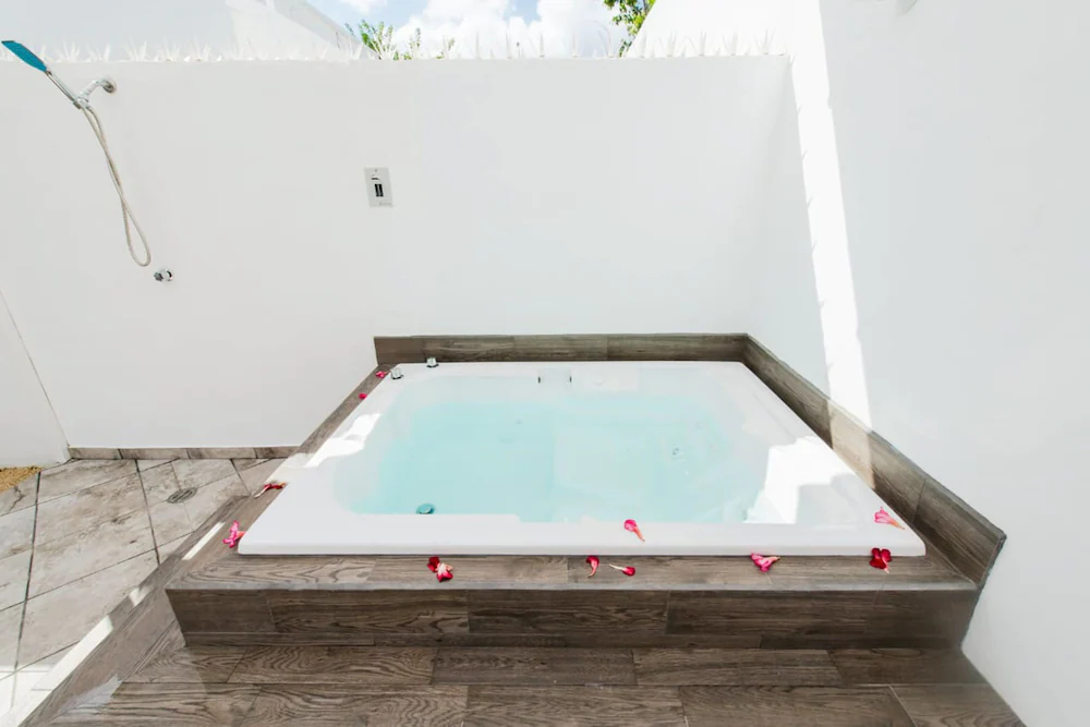 Dream House Jacuzzi