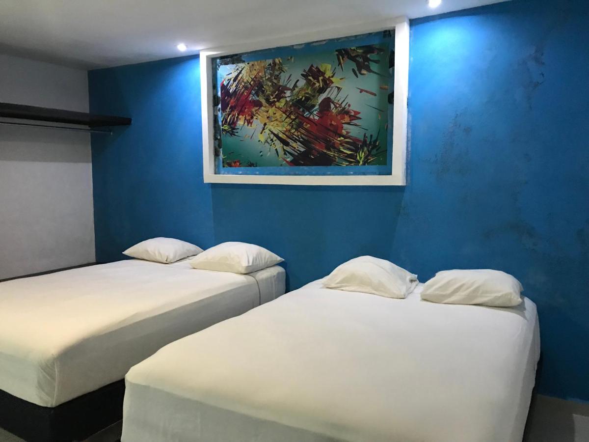 Easy Hotel