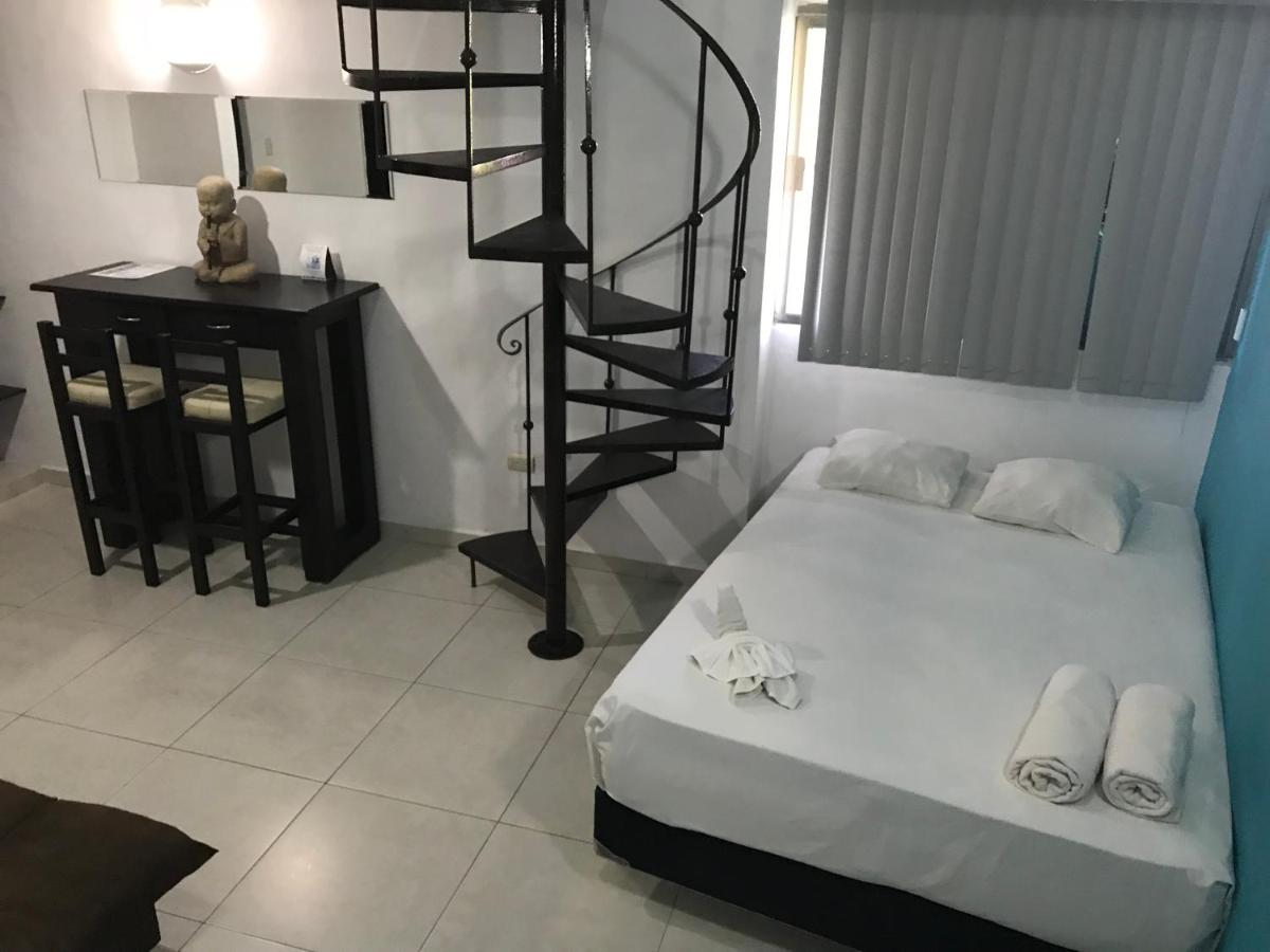 Easy Hotel